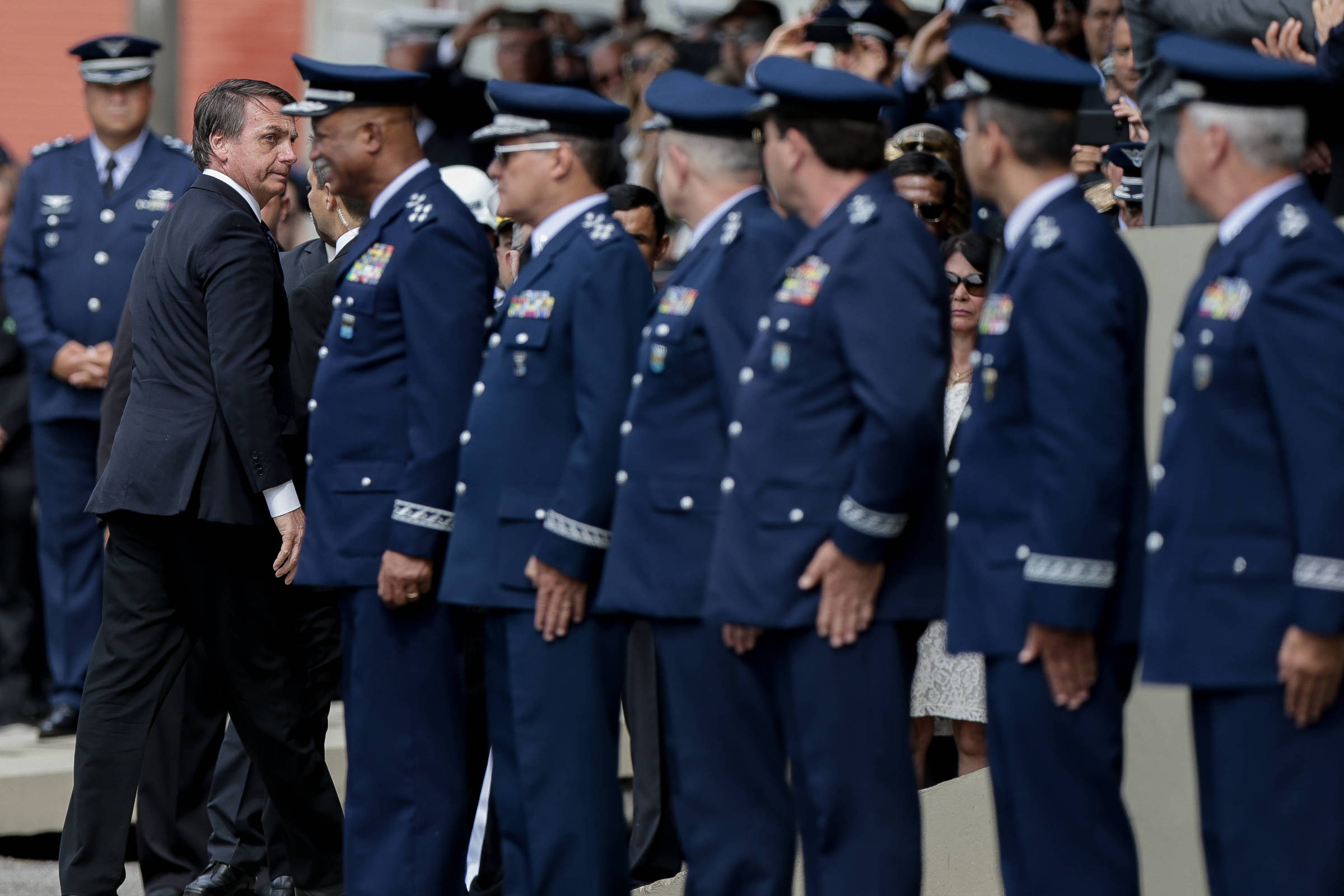 Em meio a cortes, Orçamento destina R$ 4,7 bi de vantagens para militares
